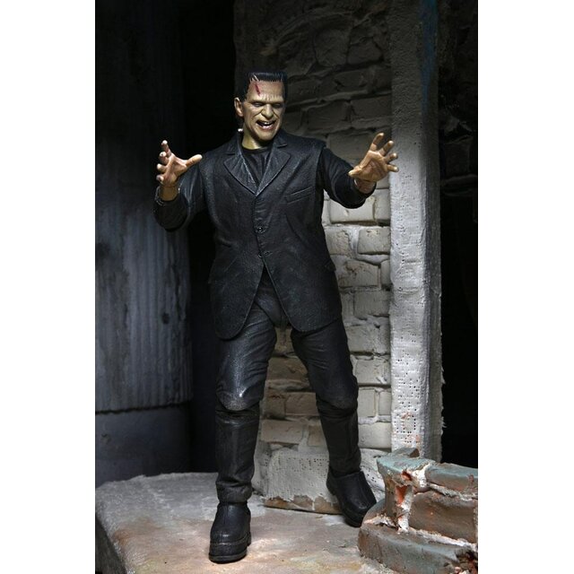 Universal Monsters Ultimate Frankenstein's Monster (Color) Action Figure 18cm