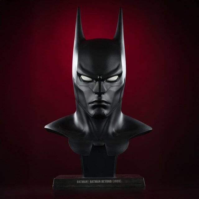 DC Direct Batman Beyond Mask 1/1 Replica 58cm