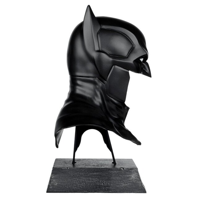 Batman (Batman: Noel) 1/3 Cowl Replica 18cm