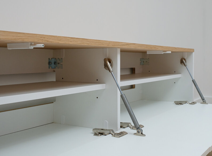 Tv meubel met 2 kleppen in wit en eiken blad