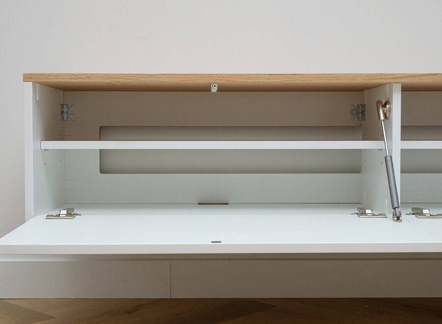 Tv meubel met 2 kleppen in wit en eiken blad