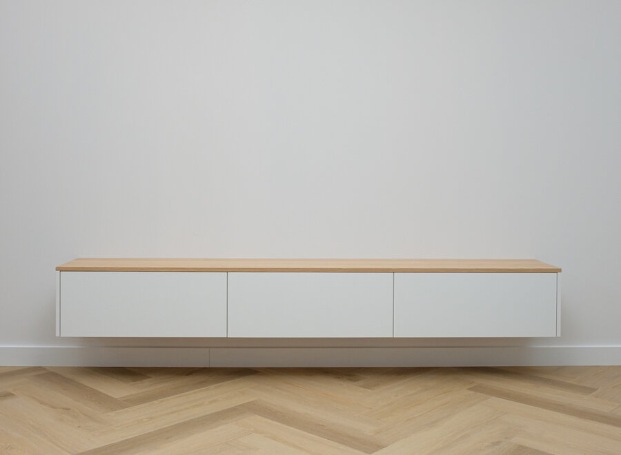 Zwevend tv meubel met 3 kleppen wit met eiken blad