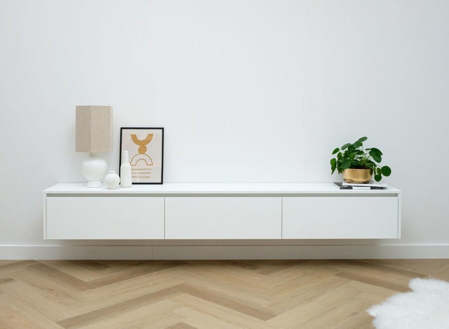 Tv meubel met 3 kleppen wit met greeplijst