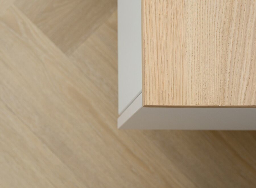 Tv meubel met 4 kleppen wit en eiken blad