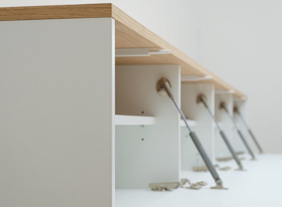 Tv meubel met 4 kleppen wit en eiken blad