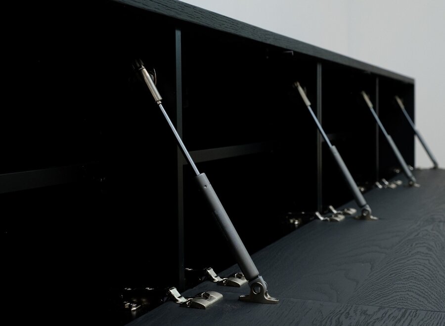 Tv meubel met 4 kleppen in eiken (kleur naar keuze)