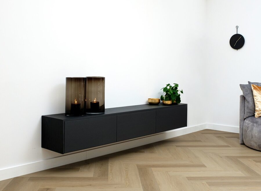 Tv meubel met 3 kleppen in eiken  in kleur naar keuze