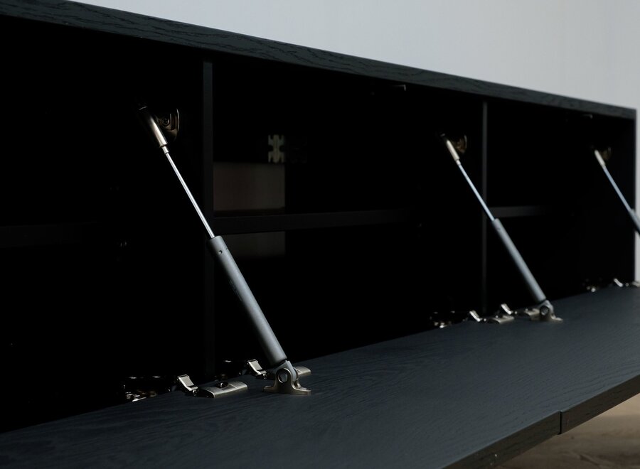 Tv meubel met 3 kleppen in eiken  in kleur naar keuze