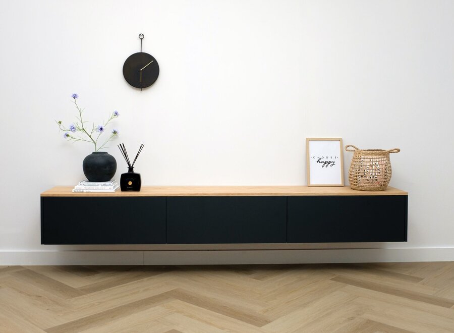 Tv meubel met 3 kleppen zwart met eiken blad
