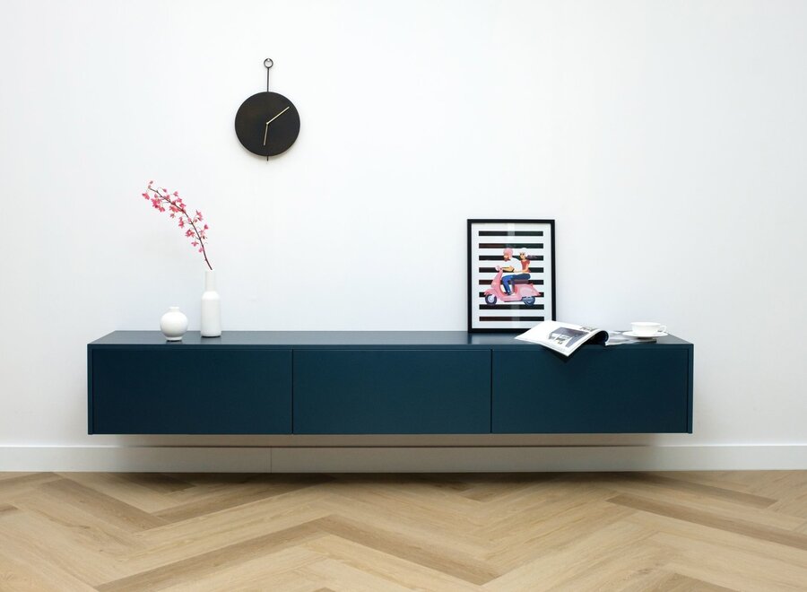 Zwevend tv meubel met 3 kleppen in kleur naar keuze