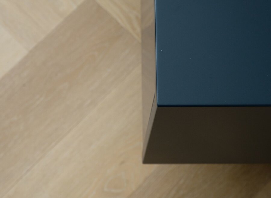 Zwevend tv meubel met 3 kleppen in kleur naar keuze