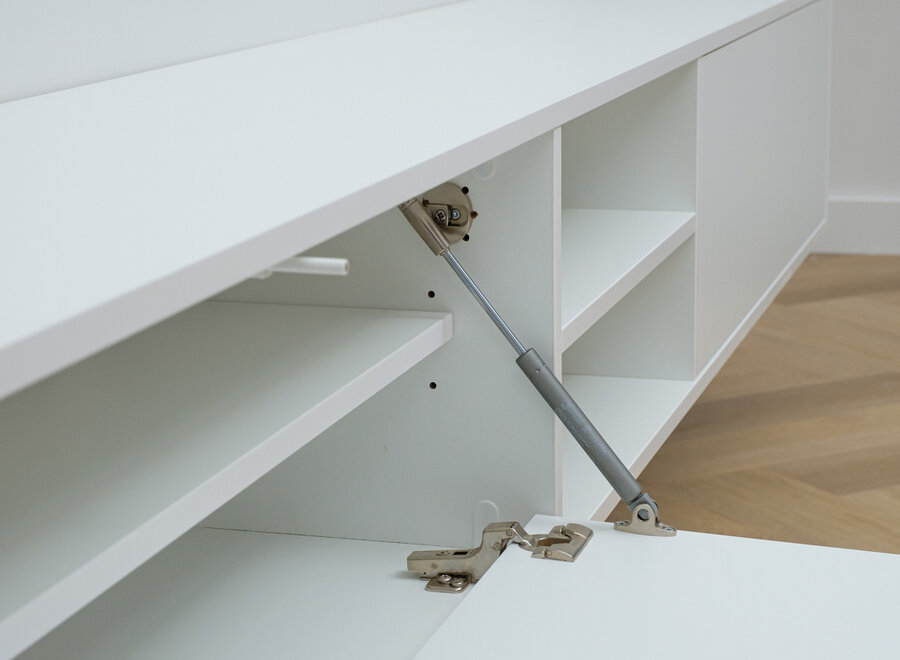 Zwevend tv meubel in wit met open vak en 2 kleppen