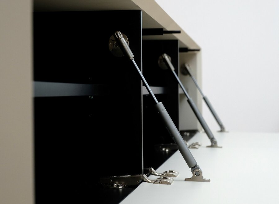 Zwevend Tv meubel met 3 kleppen - in kleur naar keuze