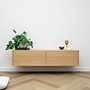 Zwevend tv meubel met 2 kleppen in eiken fineer gelakt