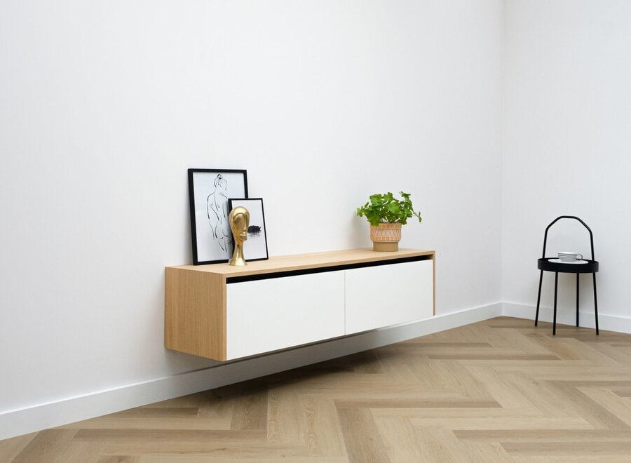 Zwevend tv meubel greeplijst model met 2 kleppen in eiken fineer en gekleurde fronten glad