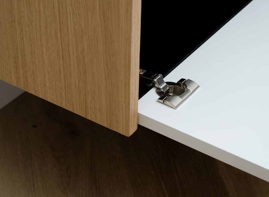 Zwevend tv meubel greeplijst model met 2 kleppen in eiken fineer en gekleurde fronten glad