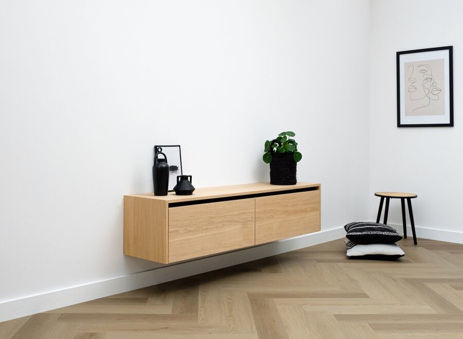 Zwevend tv meubel met 2 kleppen en greeplijst in eiken fineer gelakt