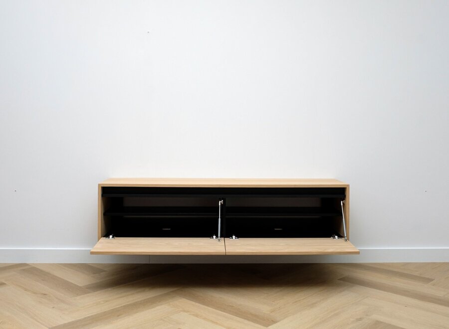 Zwevend tv meubel met 2 kleppen en greeplijst in eiken fineer gelakt