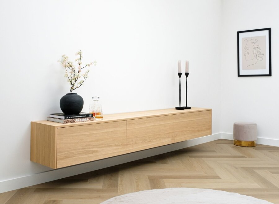 Zwevend tv meubel met 3 kleppen in eiken fineer gelakt