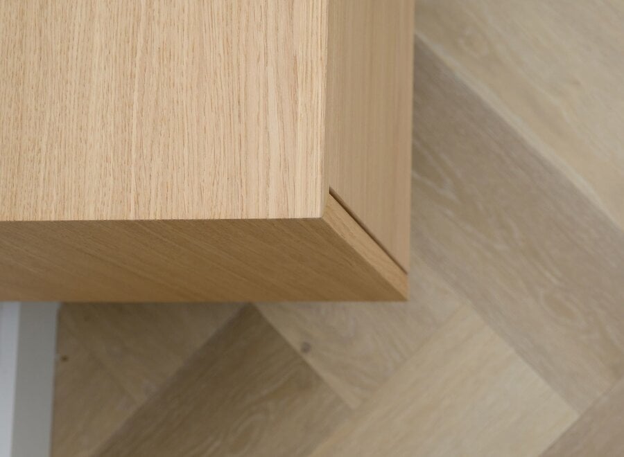 Zwevend tv meubel met 3 kleppen in eiken fineer gelakt