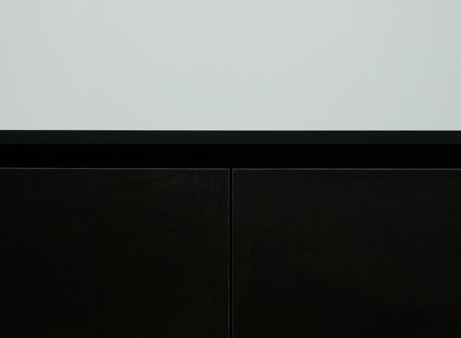 Zwevend tv meubel met 2 kleppen en greeplijst in zwart eiken