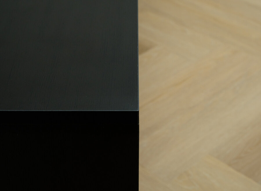 Zwevend tv meubel met 2 kleppen en greeplijst in zwart eiken