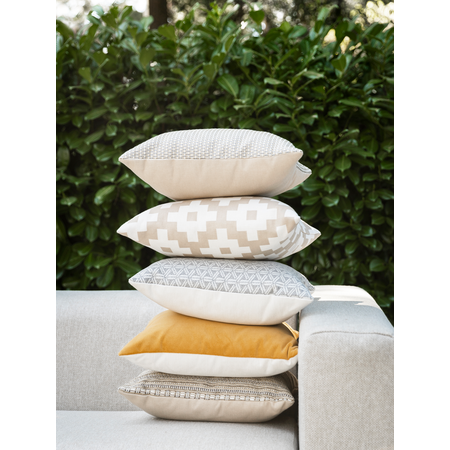 Claudi Sierkussen Velvet mosterd outdoor