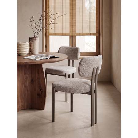 So True by Troubadour Eetkamerstoel Kai zand met anodic brown frame