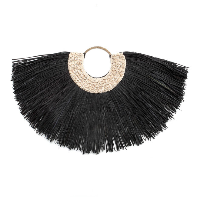 De Alang Cowrie op Stand Decoratie - 80x10x65cm - Zwart/Wit - Gras/ Schelpen