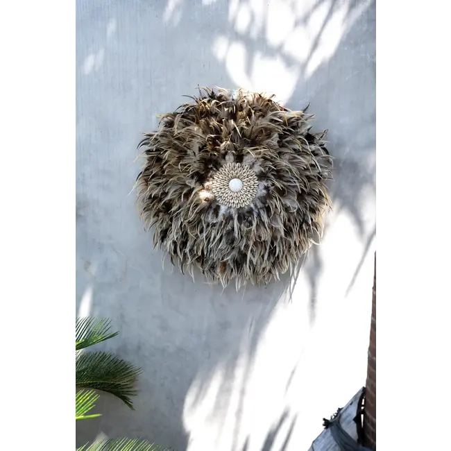 De Coastal Juju Muurdecoratie - ø50cm - Grijs/Bruin - Schelpen/Veren