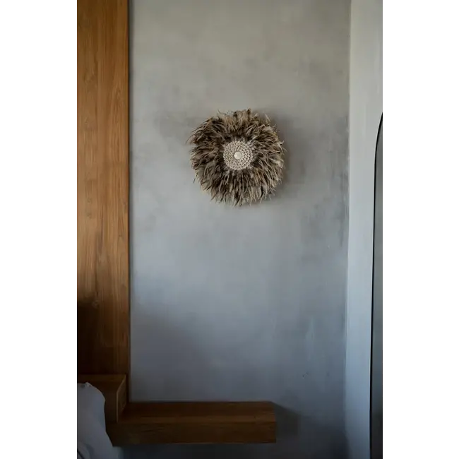 De Coastal Juju Muurdecoratie - ø50cm - Grijs/Bruin - Schelpen/Veren
