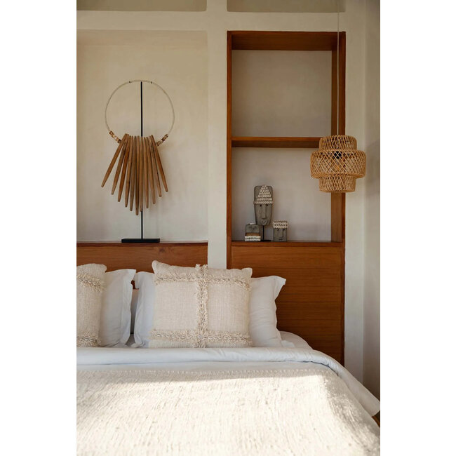 Sumba Stone Beeld op Standaard - 10x5x32cm - Grijs - Zandsteen/Schelpen