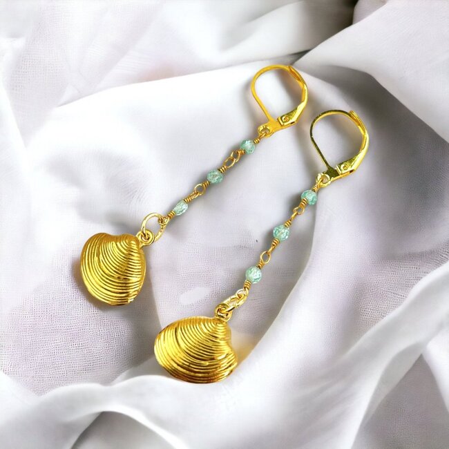 Schelpoorbellen met Apatiet - Goudkleurig - Zomerse Oorbellen