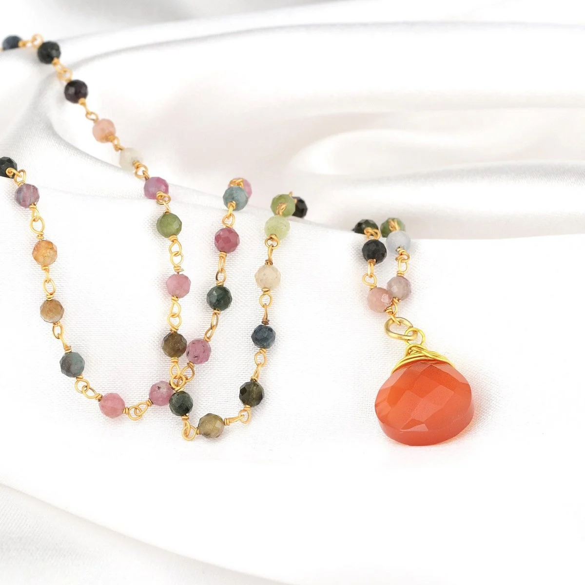 Ketting met Edelsteen - Betekenis, Stijl en Tips