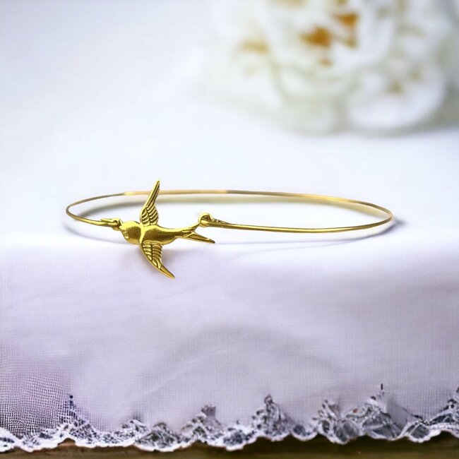 Gouden Bangle - Zwaluw Hanger - Symbool van Vrijheid