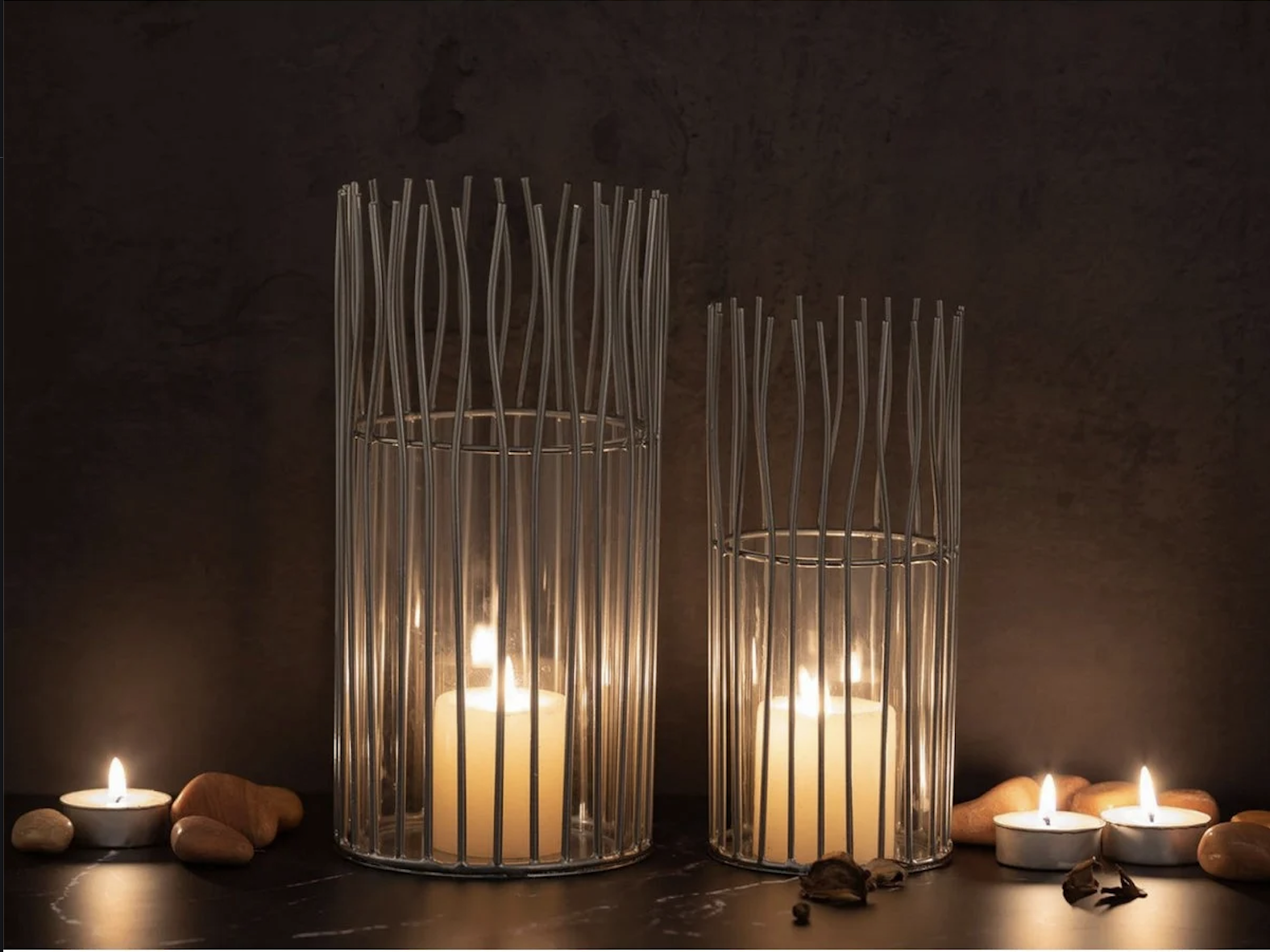 Zilverkleurige windlichten met metalen frame