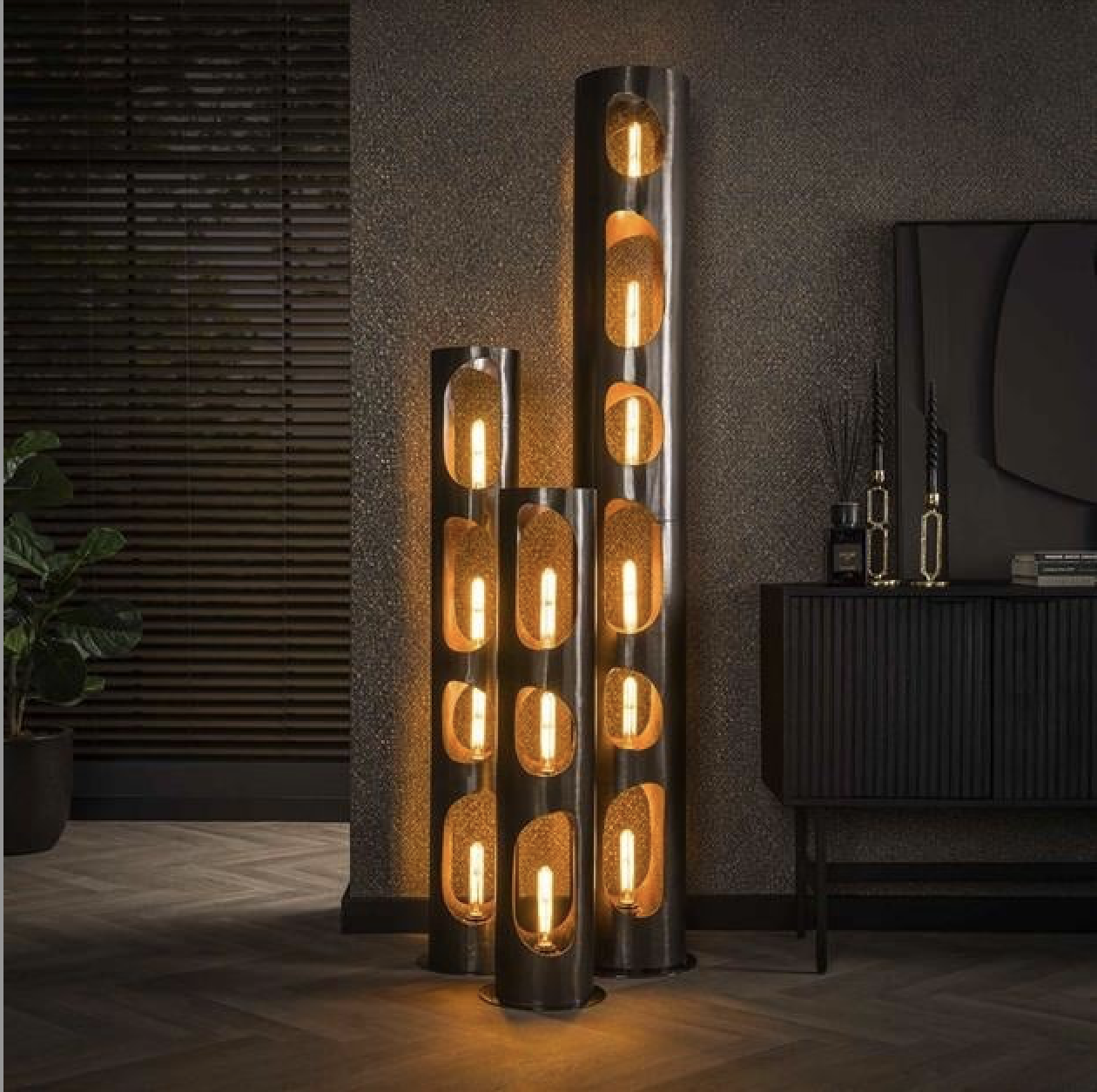 Moderne vloerlamp met cilindervorm in zwarte afwerking