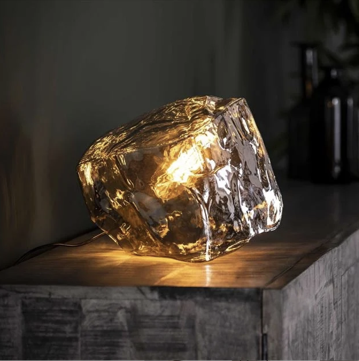 Glazen tafellamp op dressoir - sfeervolle verlichting woonkamer | PuurSpirits