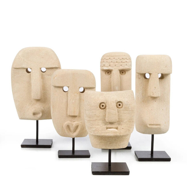 Sumba Stone Beeld op Standaard - Zandsteen - Naturel