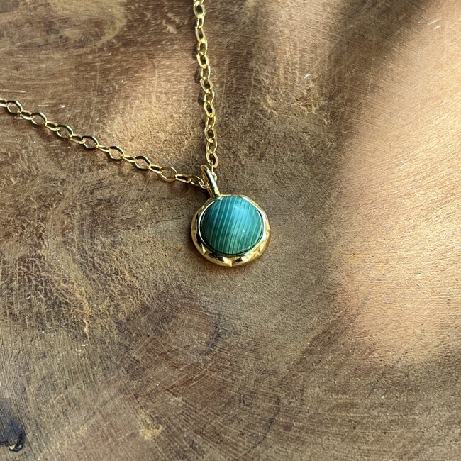 Malachiet Geboortesteen Ketting – Verguld