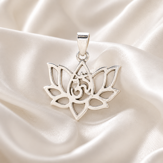 Hanger Lotus met Ohm Symbool Zilverkleurig