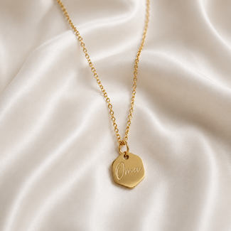 Ketting Goudkleurig met Oma Gravure Bedel