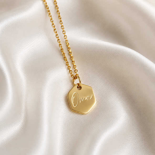 Ketting Goudkleurig met Oma Gravure Bedel