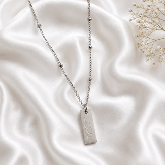 Ketting Zilverkleurig met Love Gravure Bedel