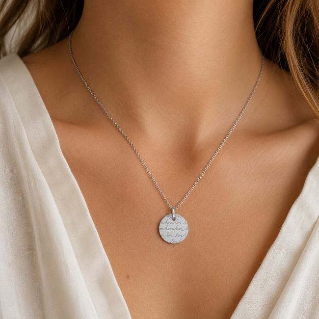 Ketting Zilverkleurig met Love Gravure Bedel