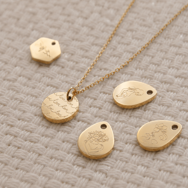 Ketting Goudkleurig met Love Gravure Bedel