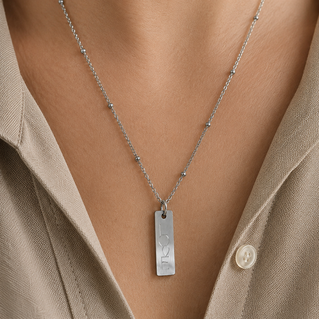 Ketting Zilverkleurig met Love Gravure Bedel