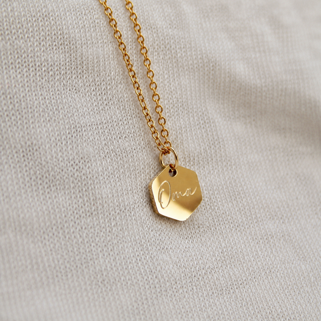 Ketting Goudkleurig met Oma Gravure Bedel
