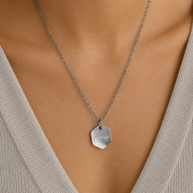 Ketting Zilverkleurig met Oma Gravure Bedel