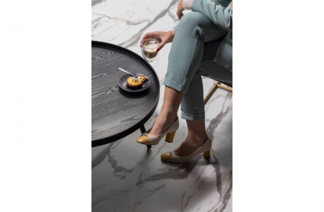 Bijzettafel hout zwart rond XL (huur)